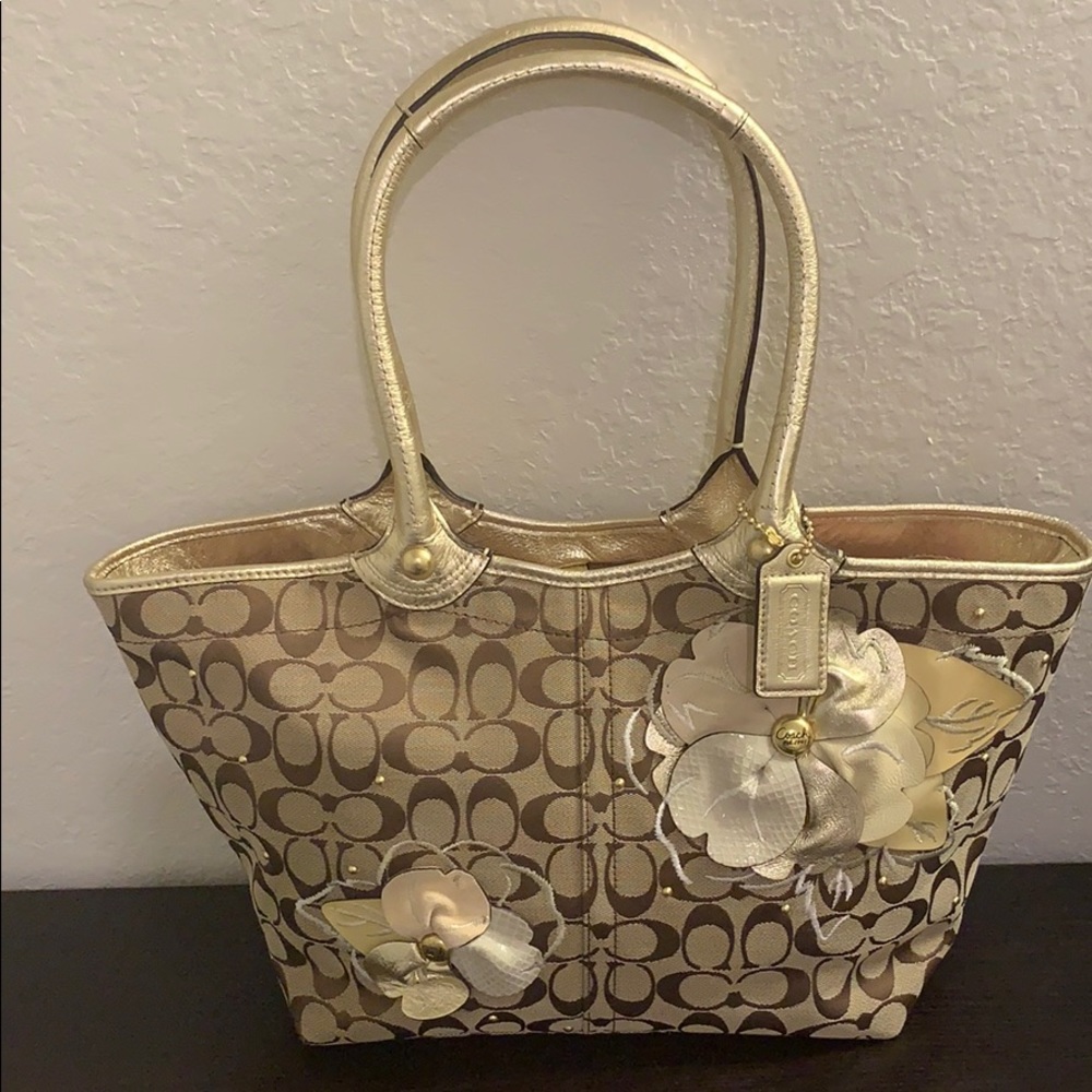 COACH Bleecker Gold Floral Appliqué Signature Tote